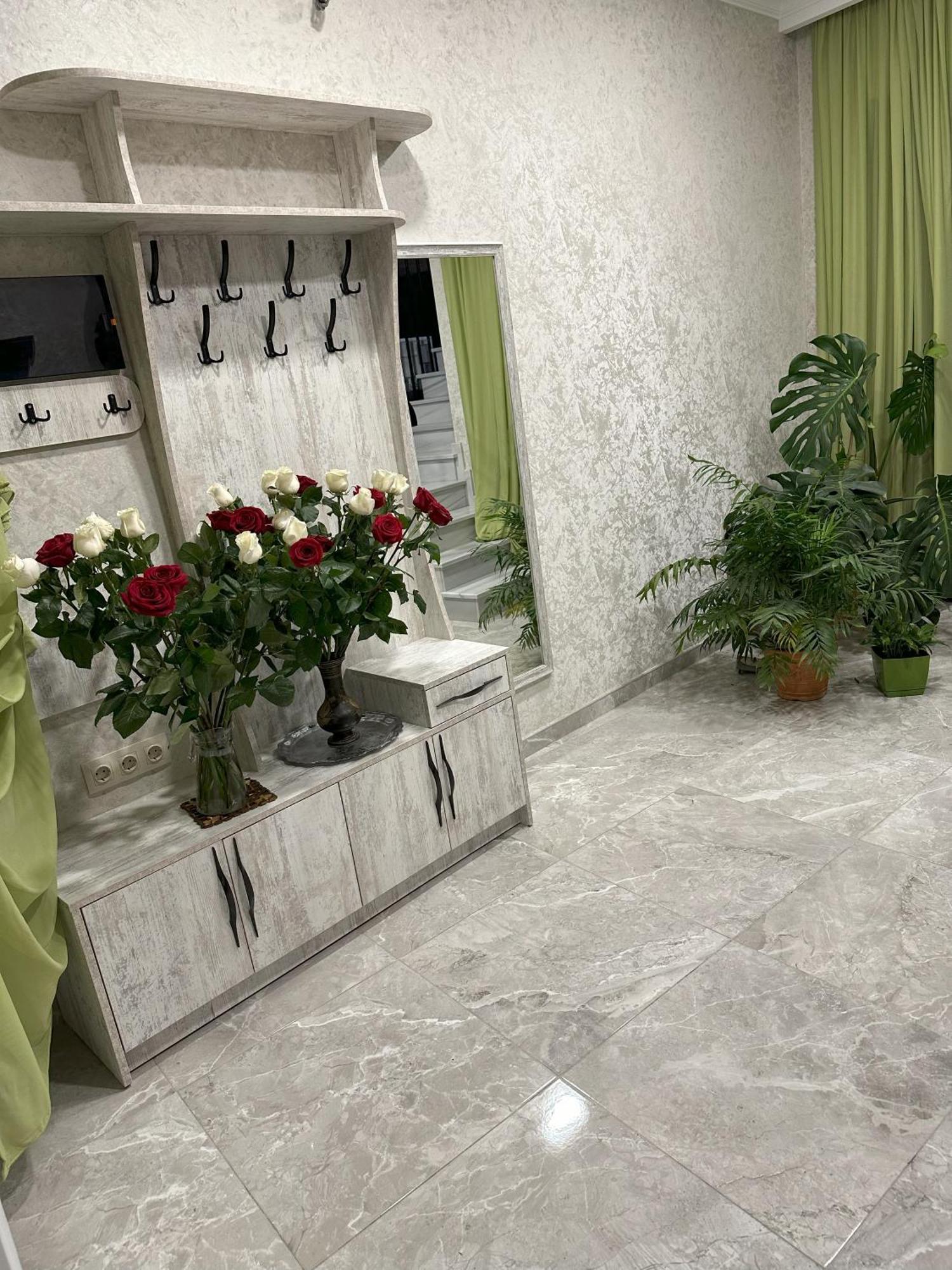 Three Palms Guest House Тбилиси Екстериор снимка
