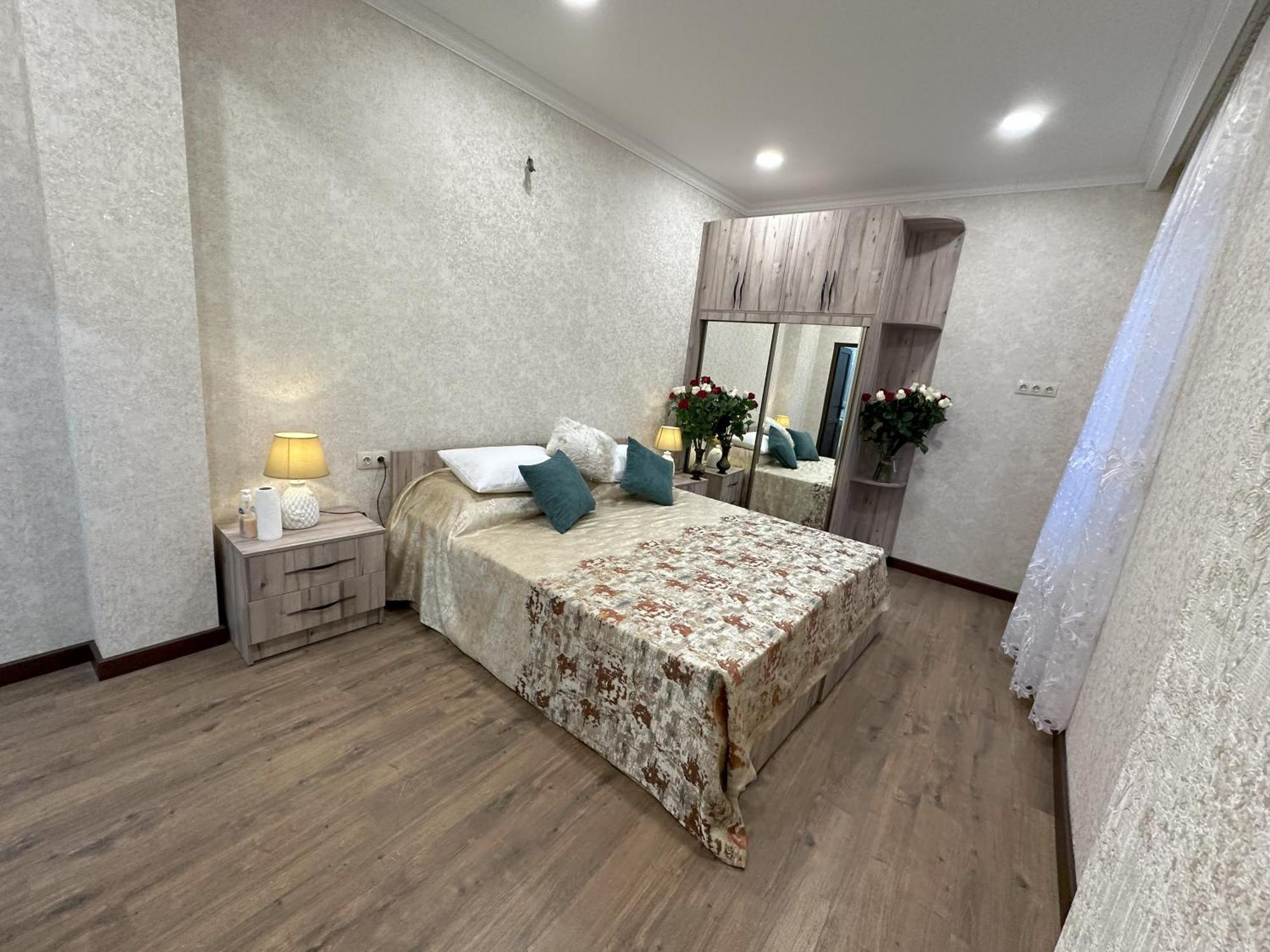 Three Palms Guest House Тбилиси Екстериор снимка