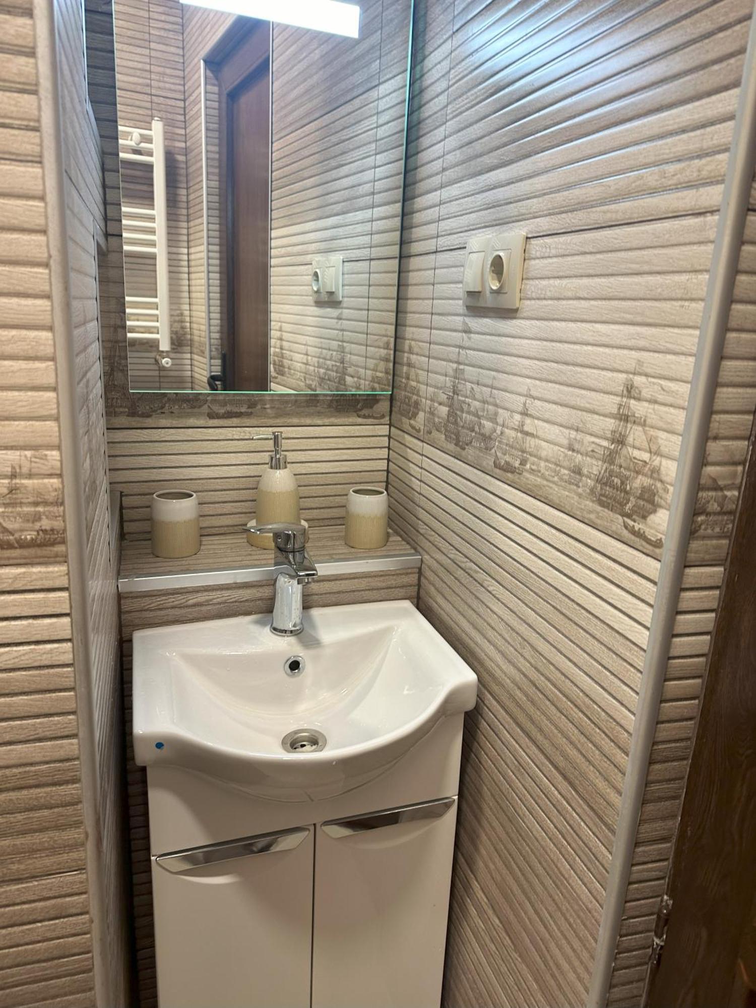 Three Palms Guest House Тбилиси Екстериор снимка