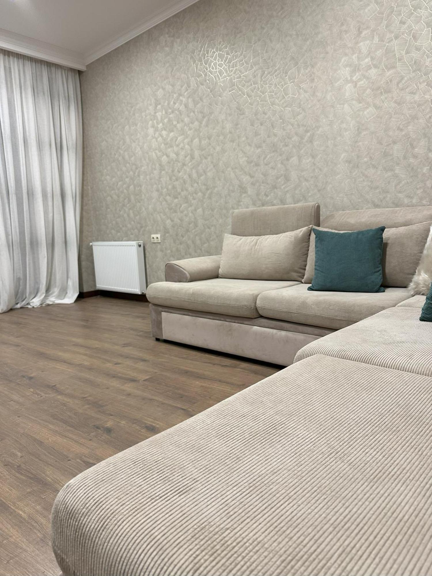 Three Palms Guest House Тбилиси Екстериор снимка